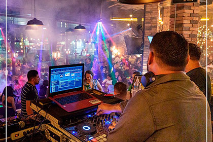Club Nocturno , Bar & Karaoke Monkey Business Puerto Vallarta