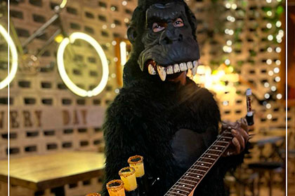 Club Nocturno , Bar & Karaoke Monkey Business Puerto Vallarta