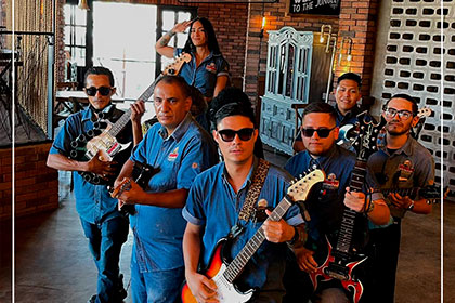 Club Nocturno , Bar & Karaoke Monkey Business Puerto Vallarta